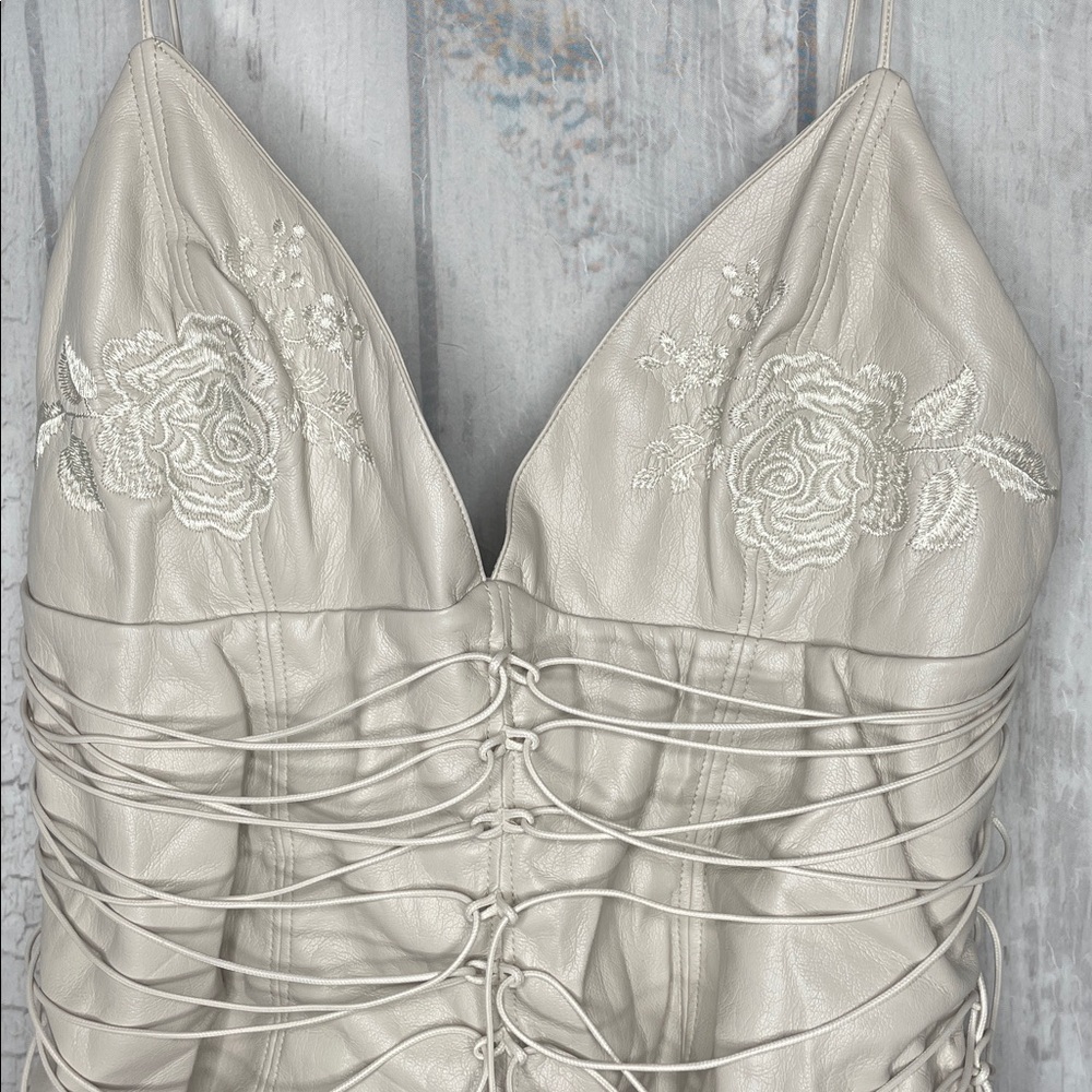 House of CB Cream Lace-Appliqué Lace-Up Corset Cami - Picture 2 of 9